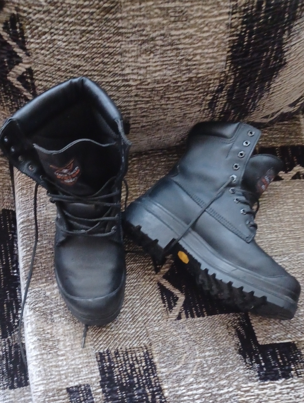 Men's Black Lace-Up Work Boots - Rugged Traction - Size 9